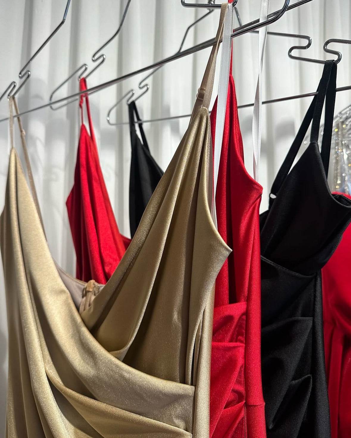 שמלת מקסי מעטפה כתפיות ושסע