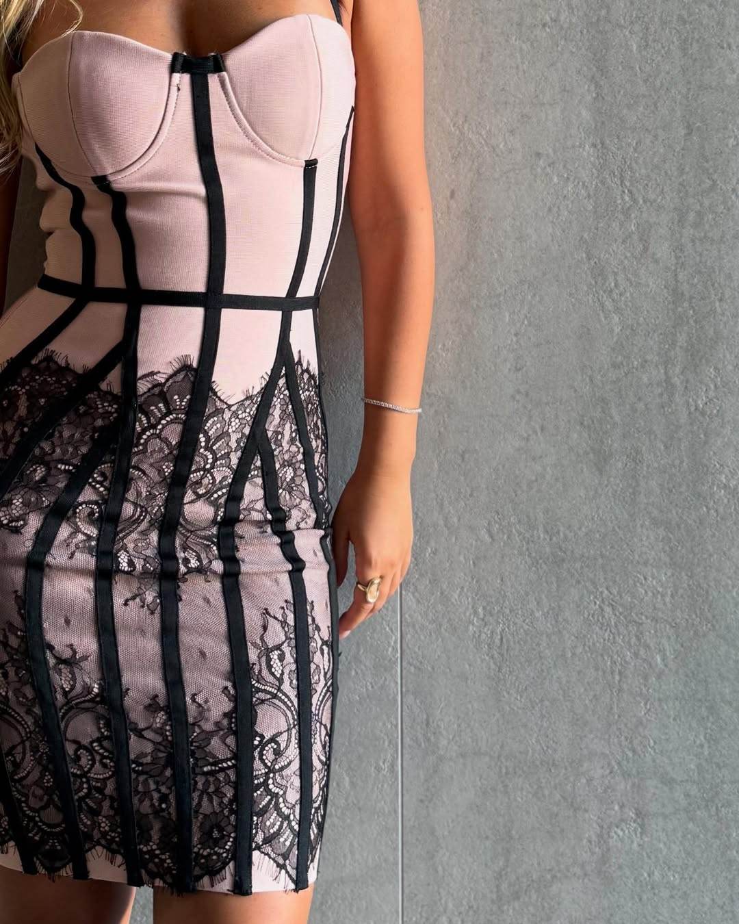 שמלת מחוך מיני מבד מחטב - ורודה