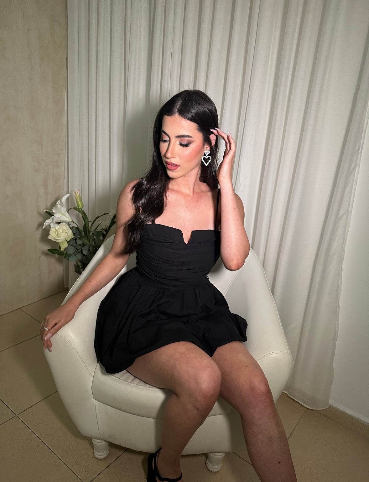 שמלת מיני כתפיות נפוחה - שחורה