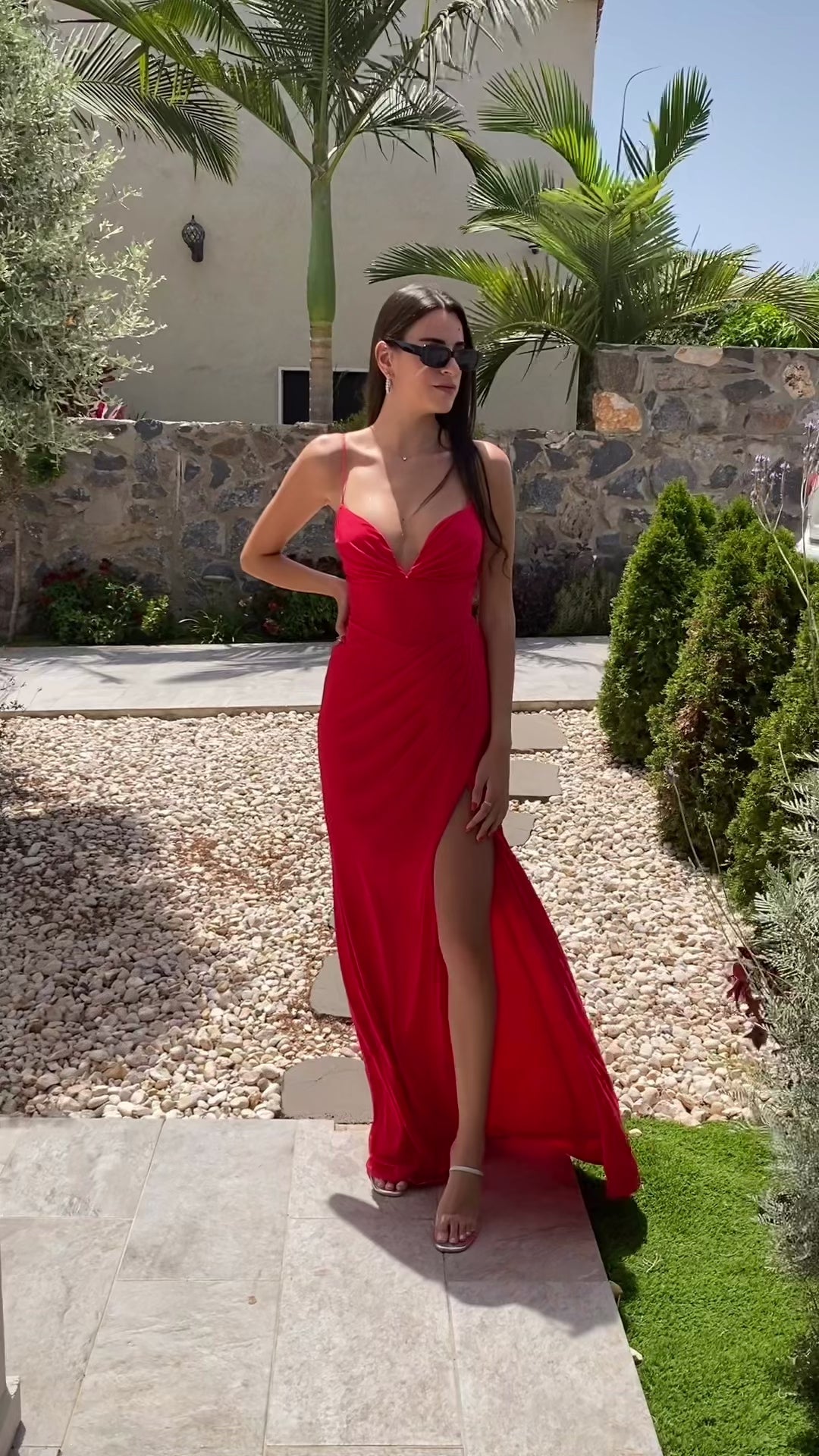 שמלת מקסי מחשוף לב ושסע כיווצים