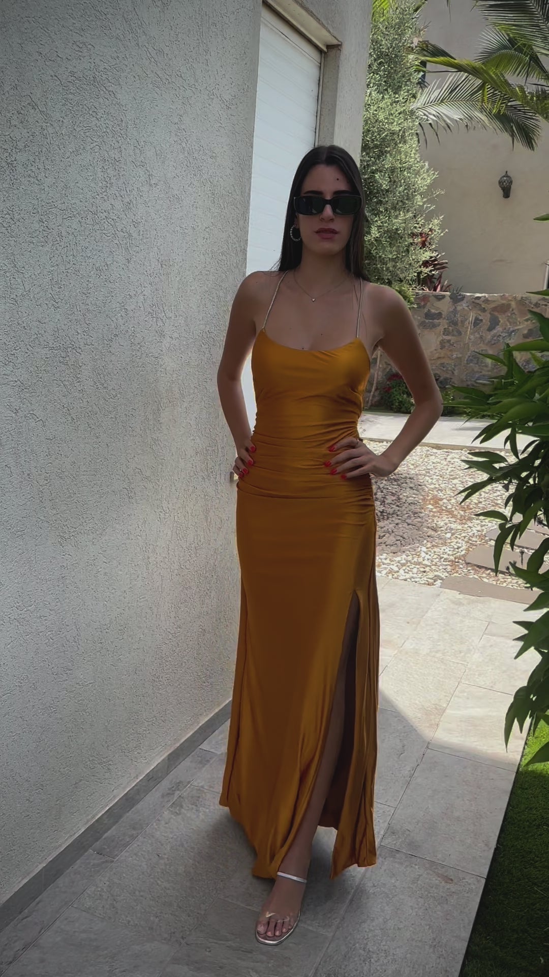 שמלת מקסי ושרוכים כסופים