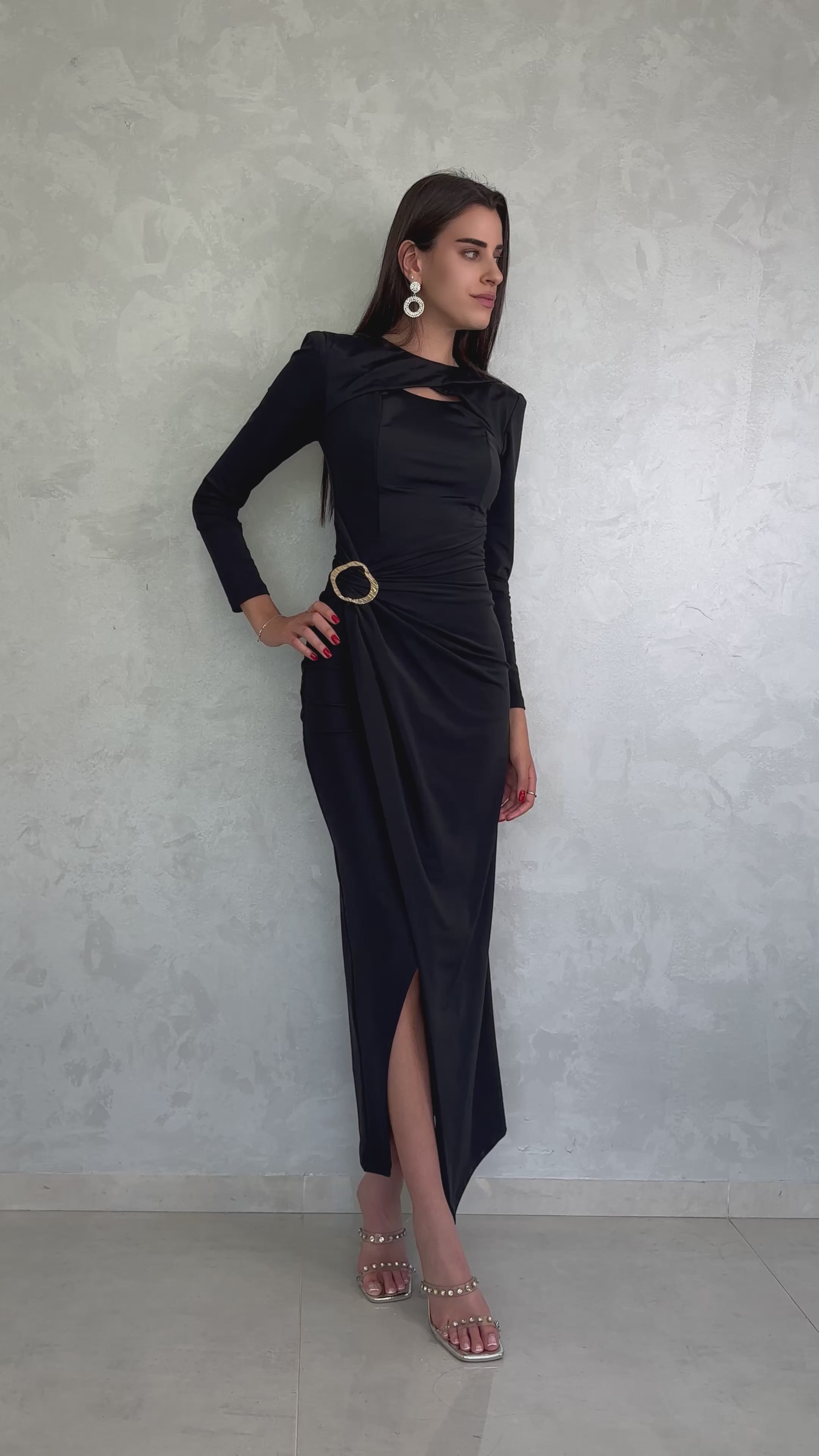 שמלת מקסי עם מחוך וחצאית מעטפה ואבזם מבד אלגנט נמתח ומחטב