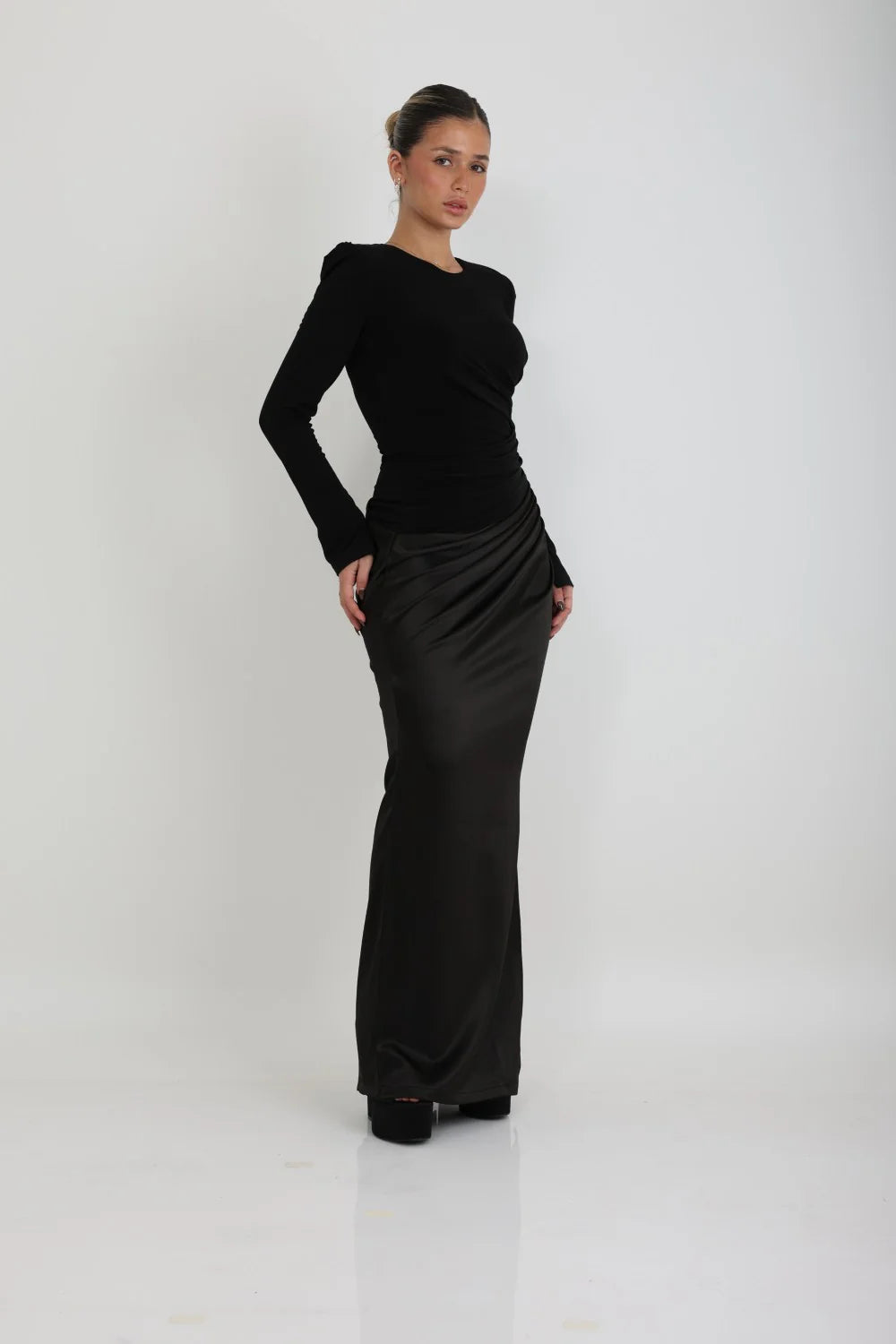 שמלת מקסי צנועה שחורה לדתיות