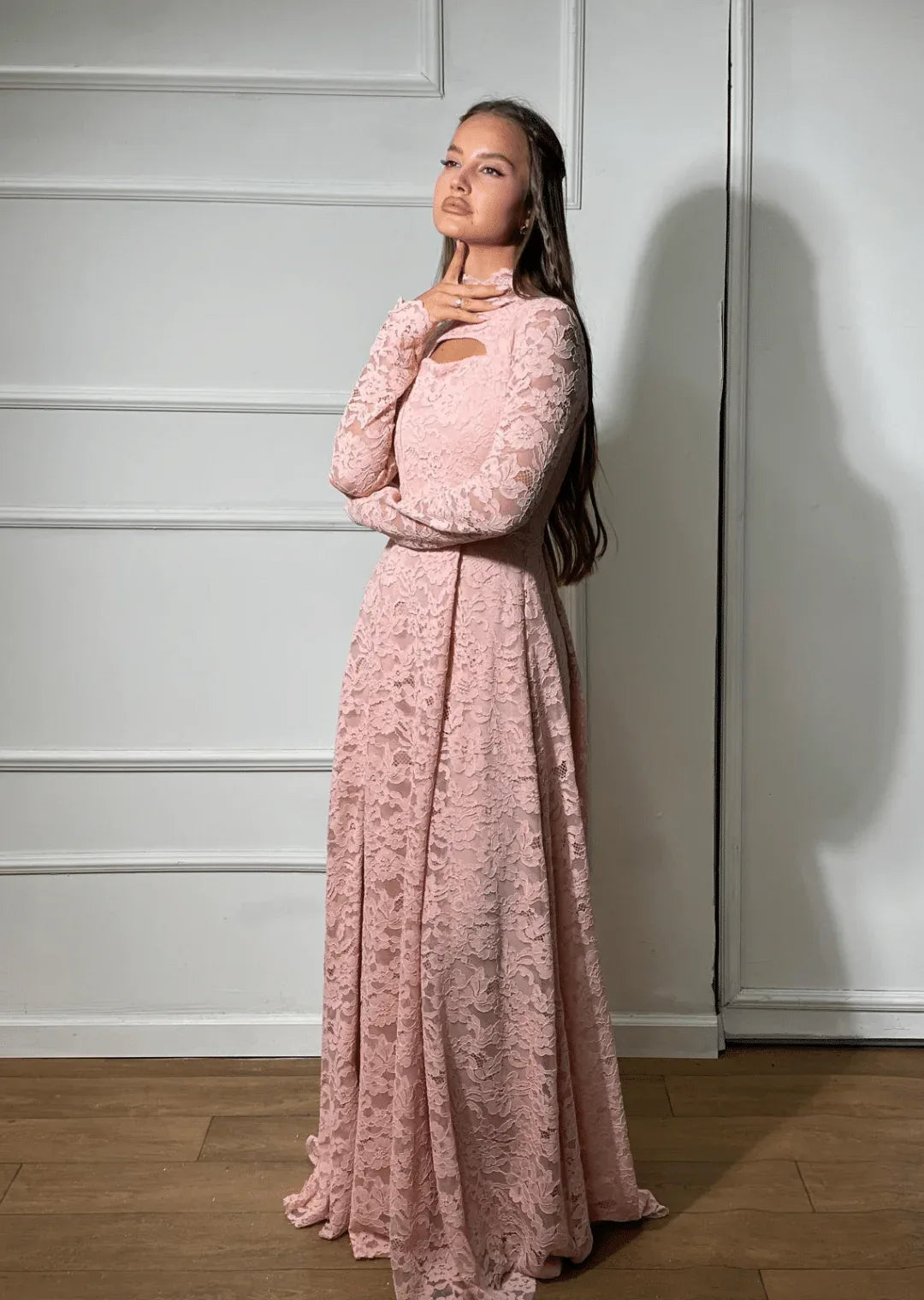 שמלת תחרה קרושה עם מחוך, חצאית רחבה וצווארון - SLUXE