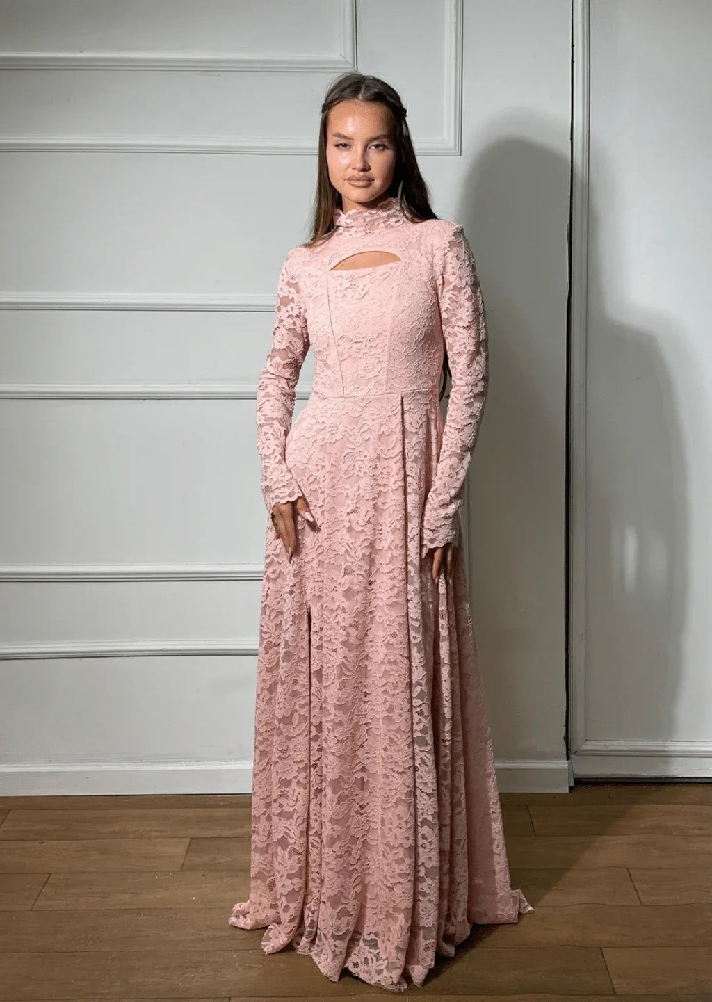 שמלת תחרה קרושה עם מחוך, חצאית רחבה וצווארון - SLUXE