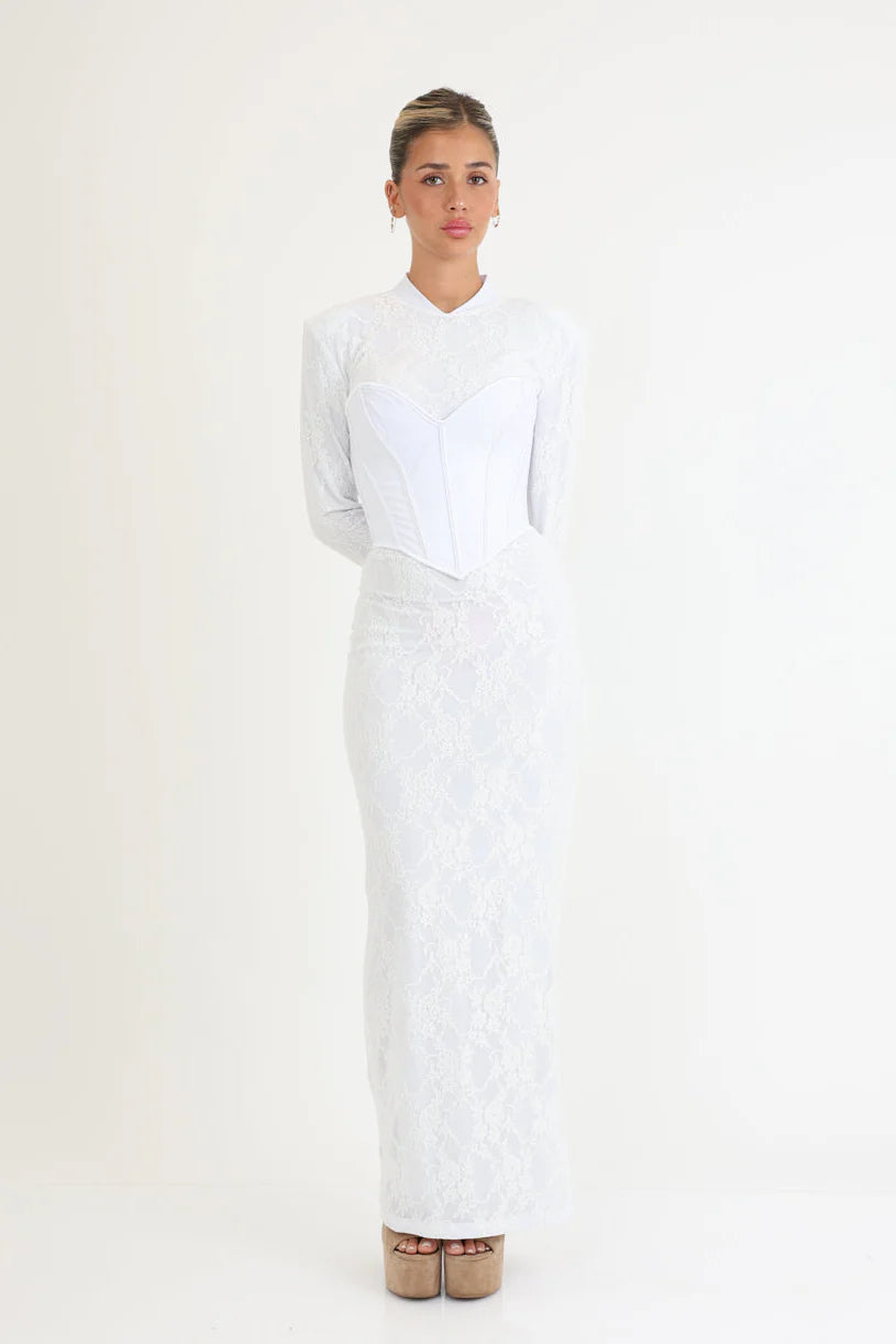 שמלה מחוך צנועה לבנה