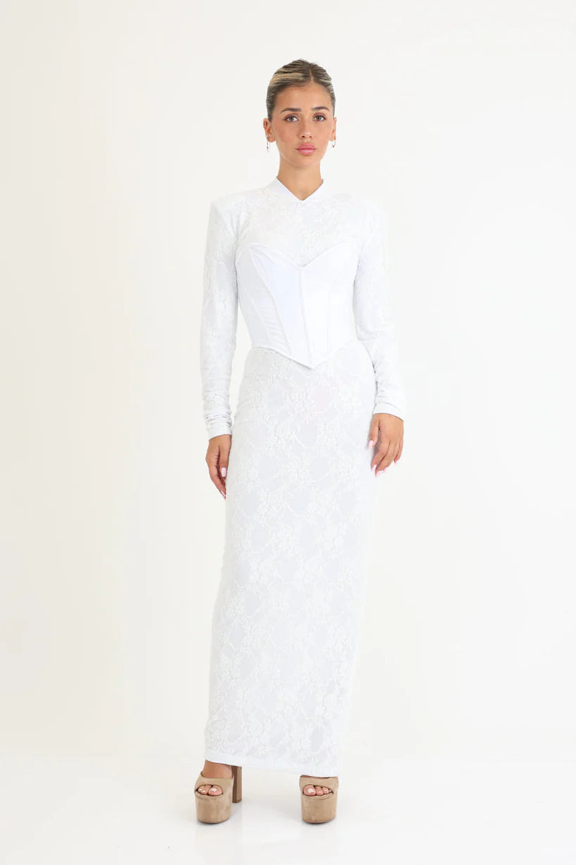 שמלה מחוך צנועה לבנה מחטבת