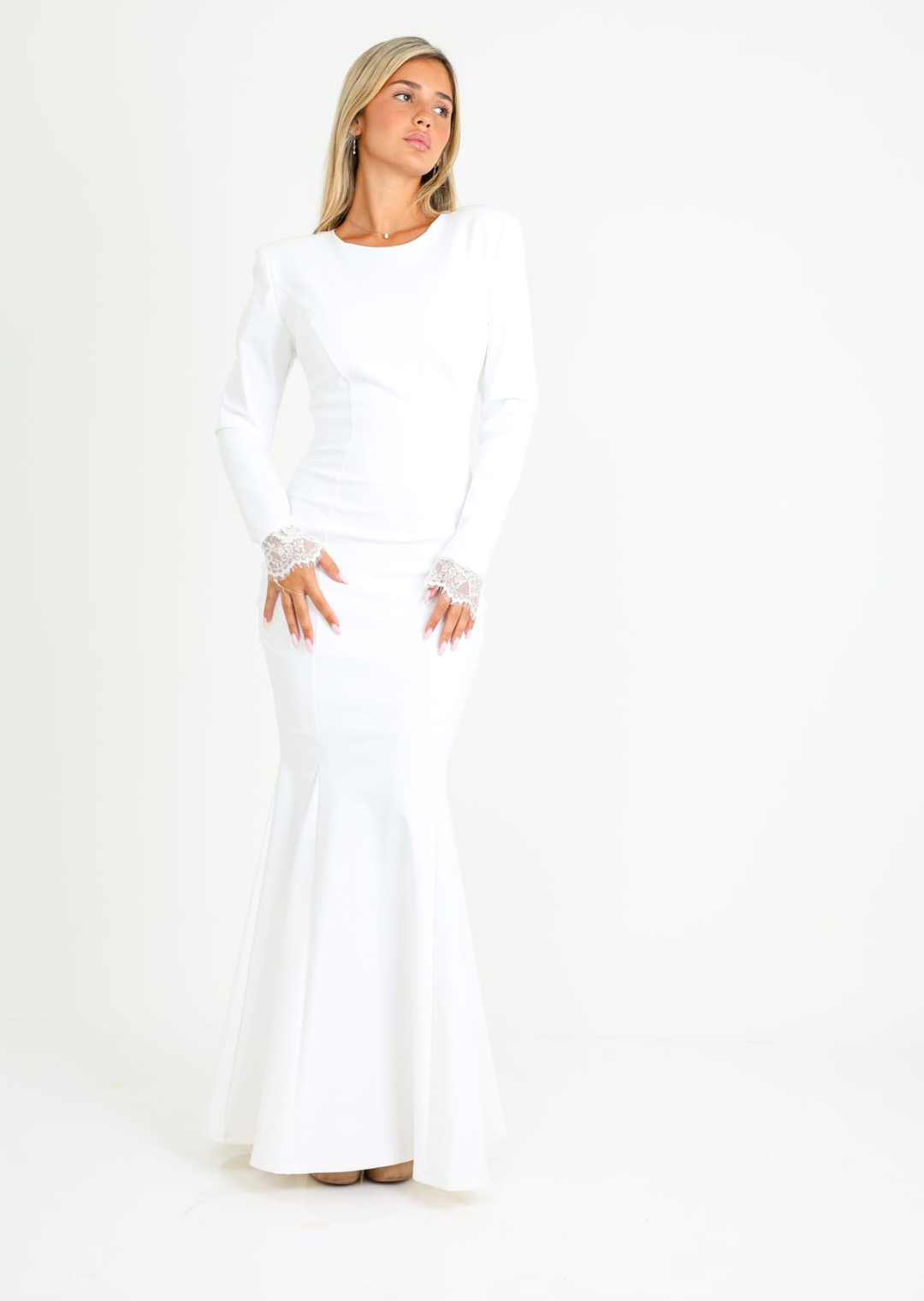 שמלת מקסי צנועה גזרת דג מבד מחטב