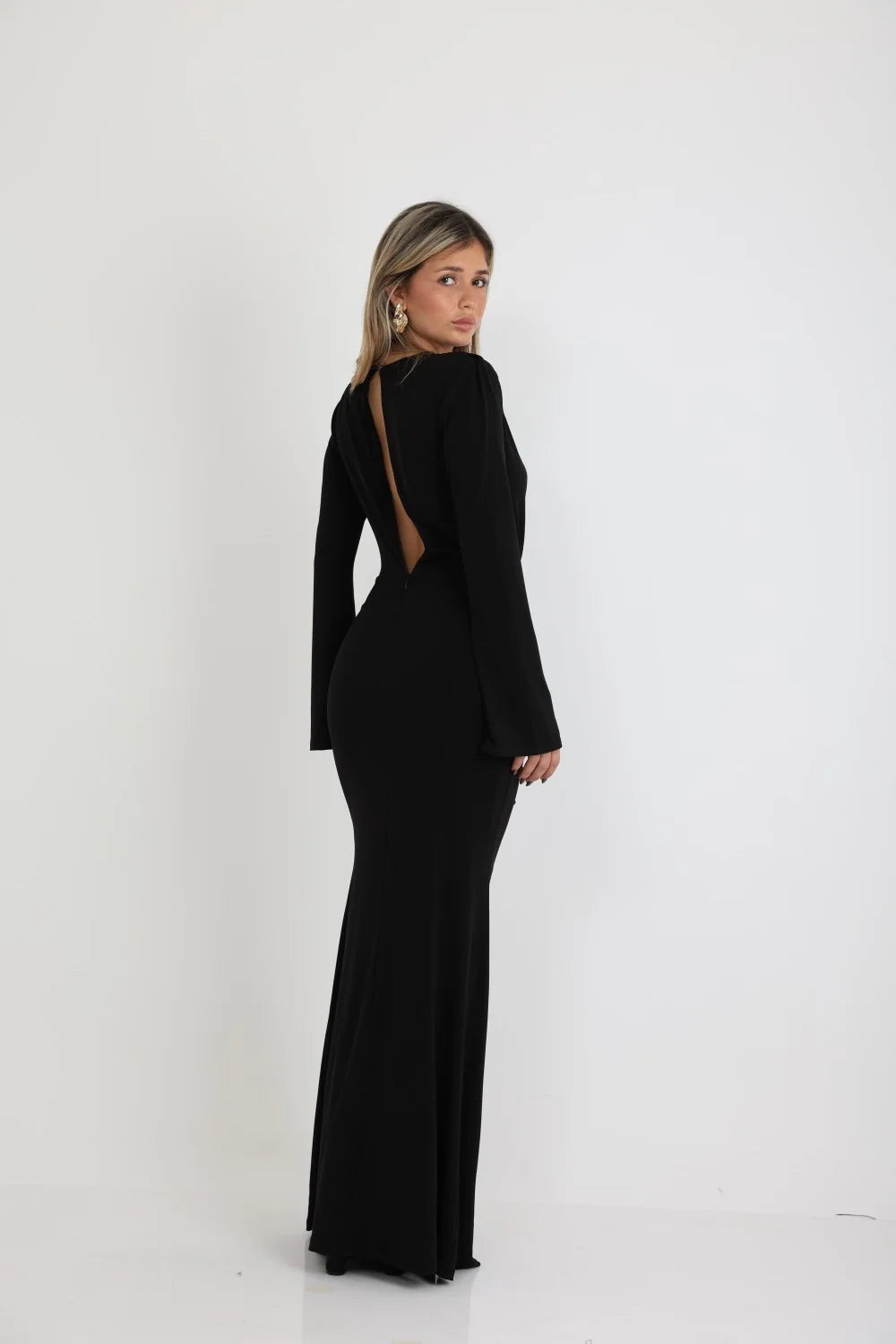 שמלת מקסי צנועה מחשוף וי וכיווצים