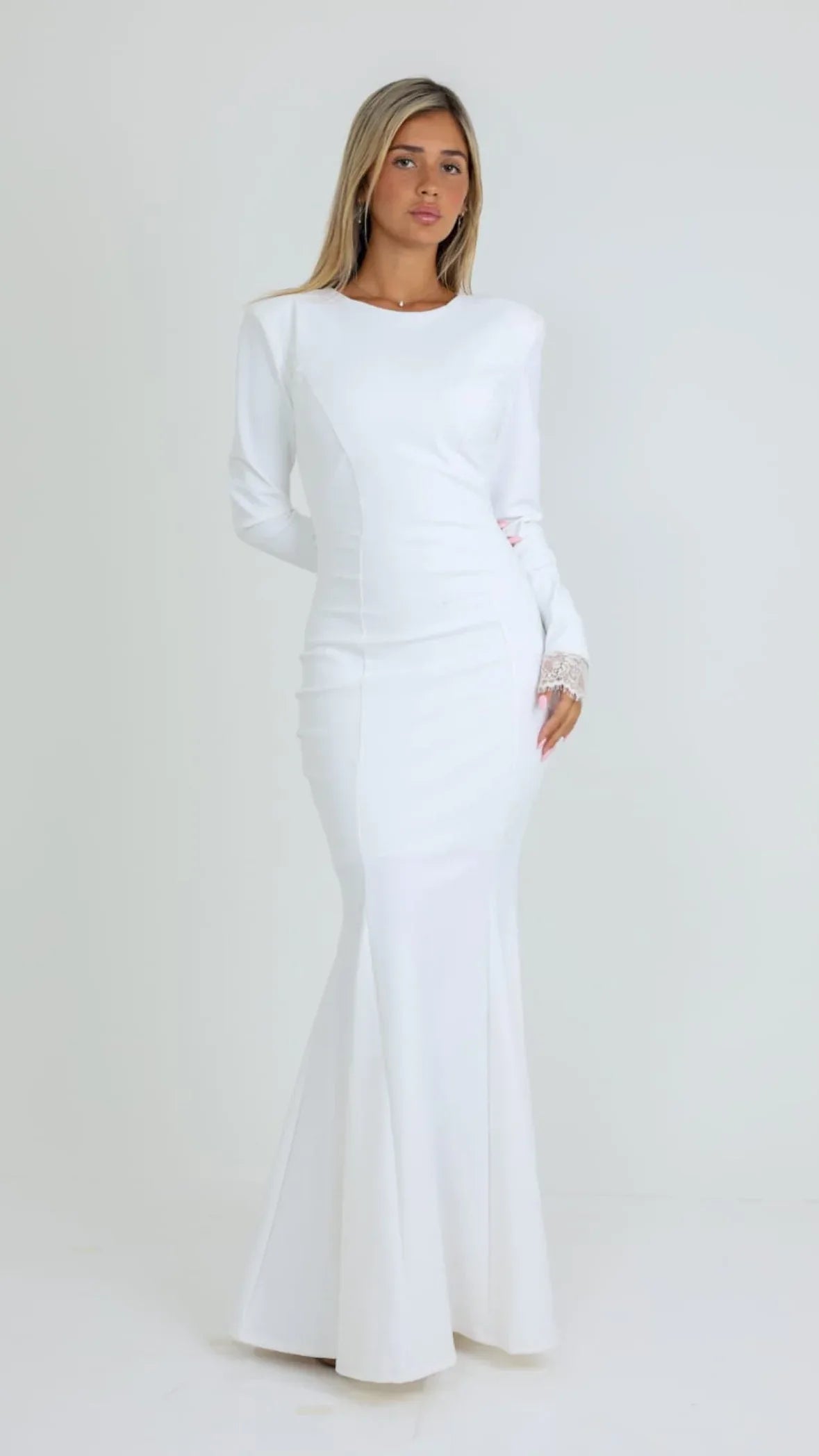 שמלת מקסי צנועה גזרת דג מבד מחטב - SLUXE