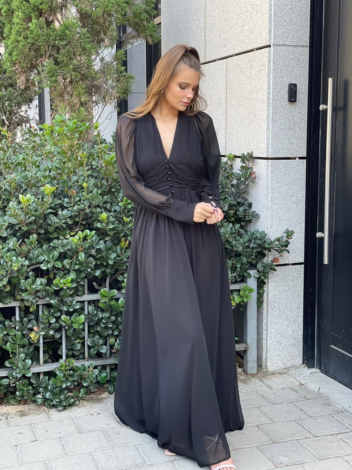 שמלת שיפון וכפתורים