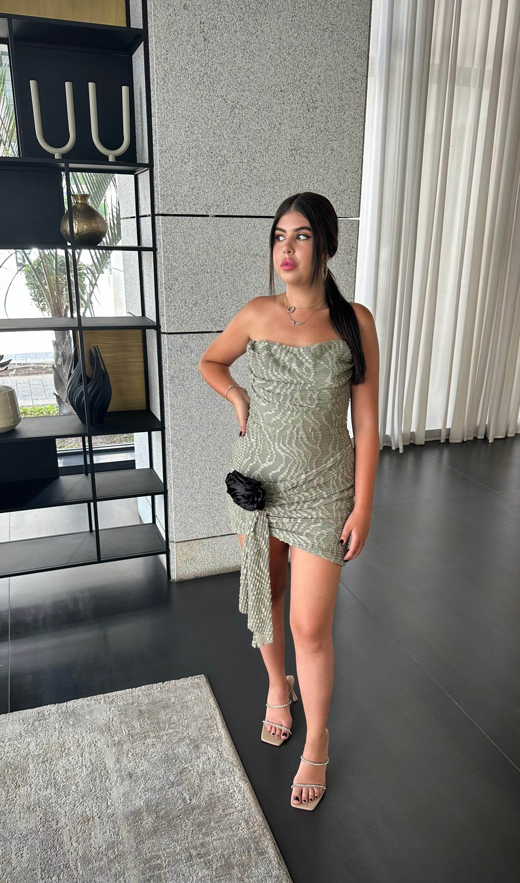 שמלת סטרפלס תחרה גסה - ירוק זית