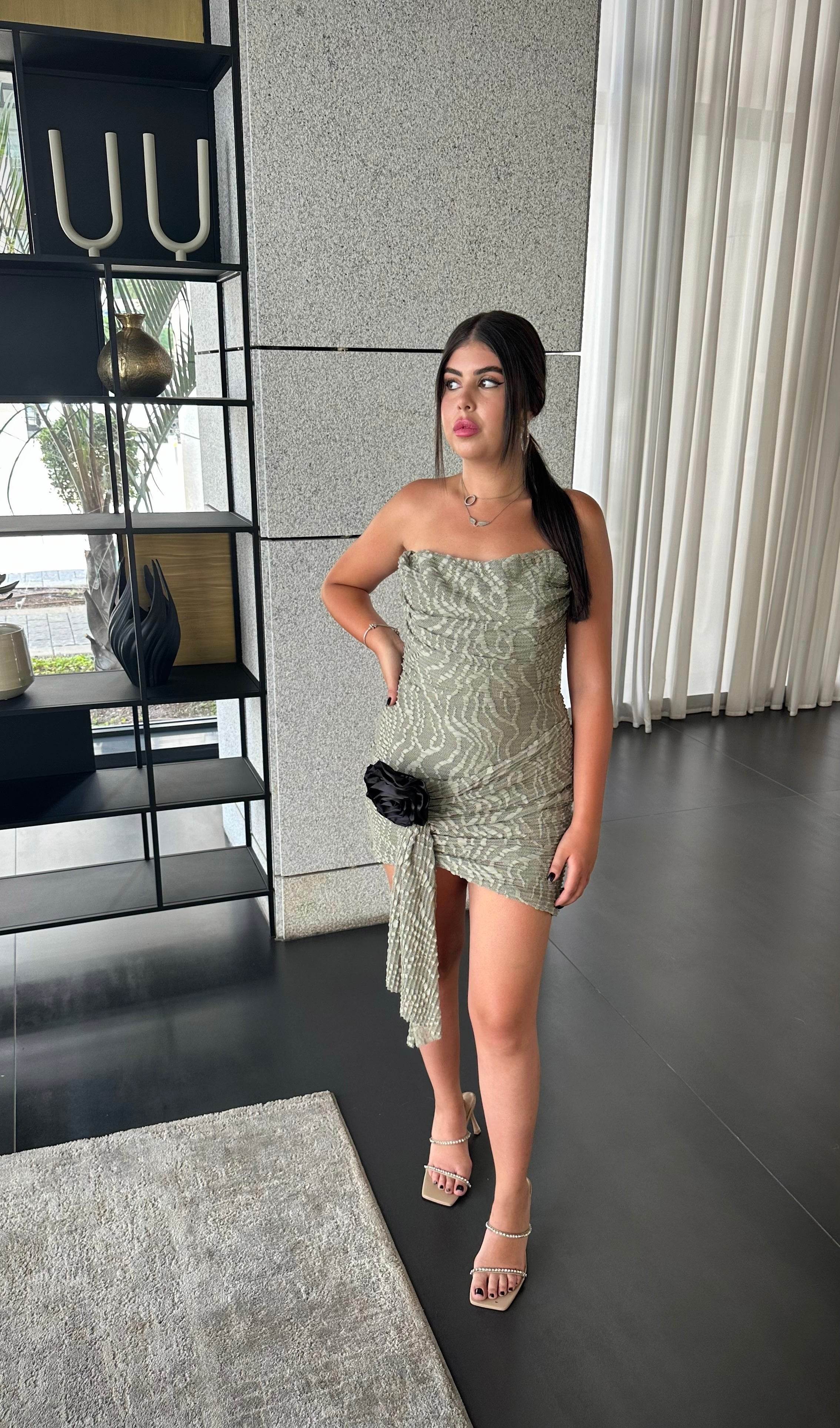שמלת סטרפלס תחרה גסה - ירוק זית