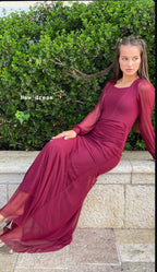 שמלה אלגנטית בגיזרת מחוך שרוולי טול דק שקוף וחצאית נשפכת