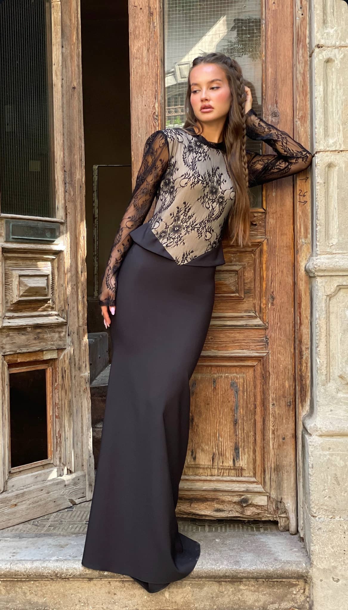 שמלת ערב צנועה שחורה אלגנטית