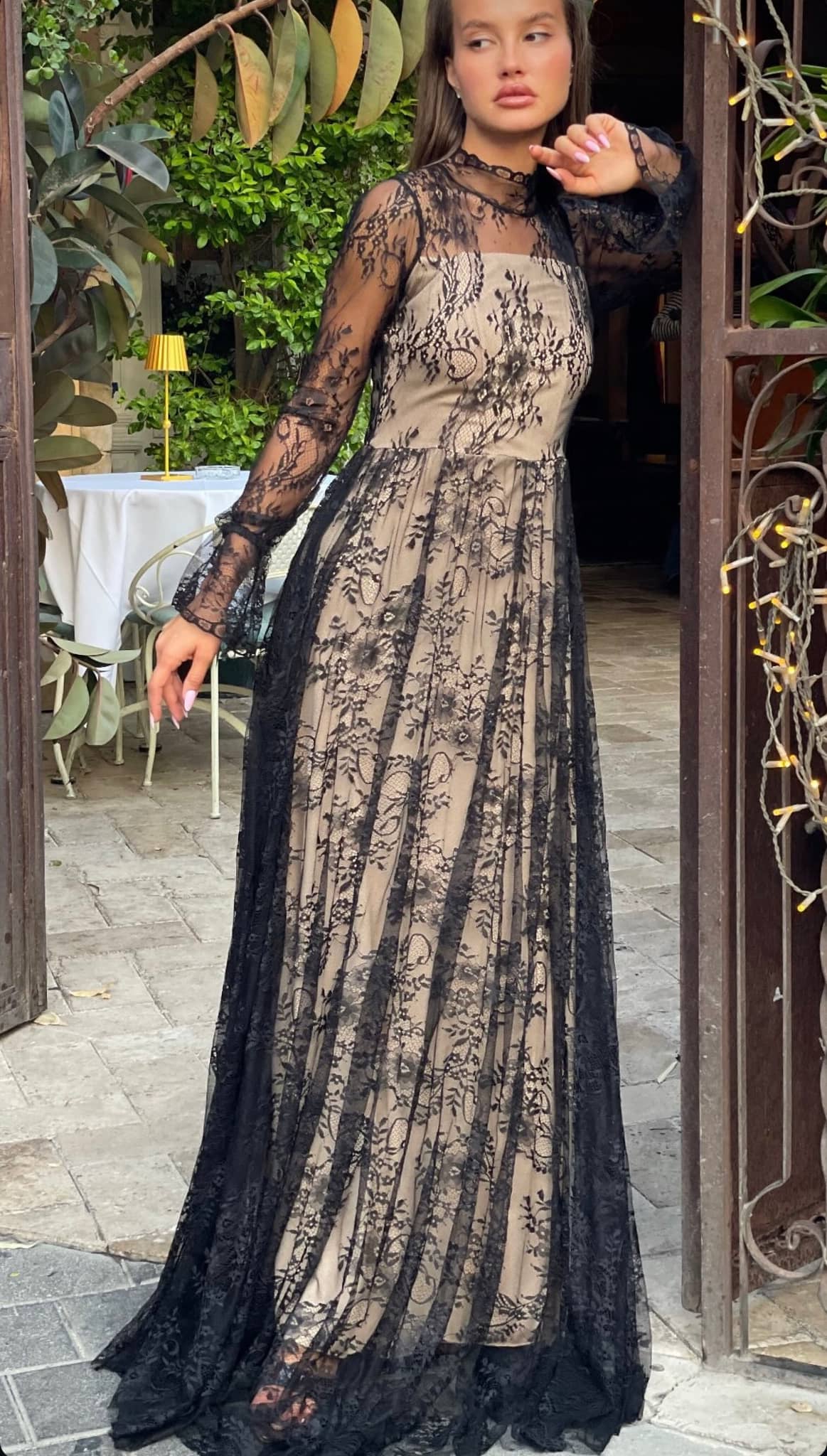 שמלת מקסי צנועה תחרה ולייקרה נשפך