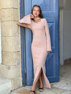שמלה צנועה מחוייטת עם קולר ורוד