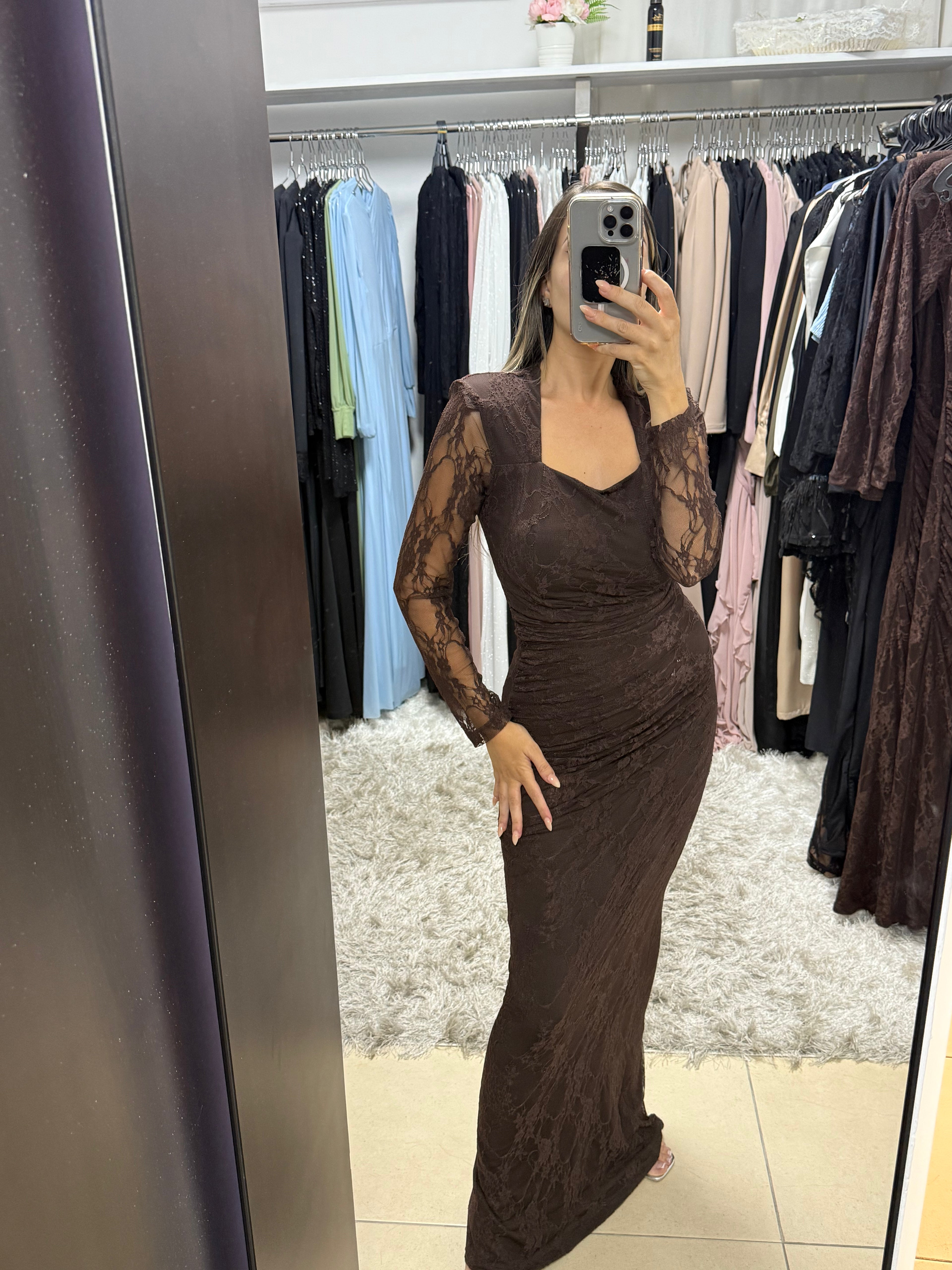 שמלת תחרה צנועה