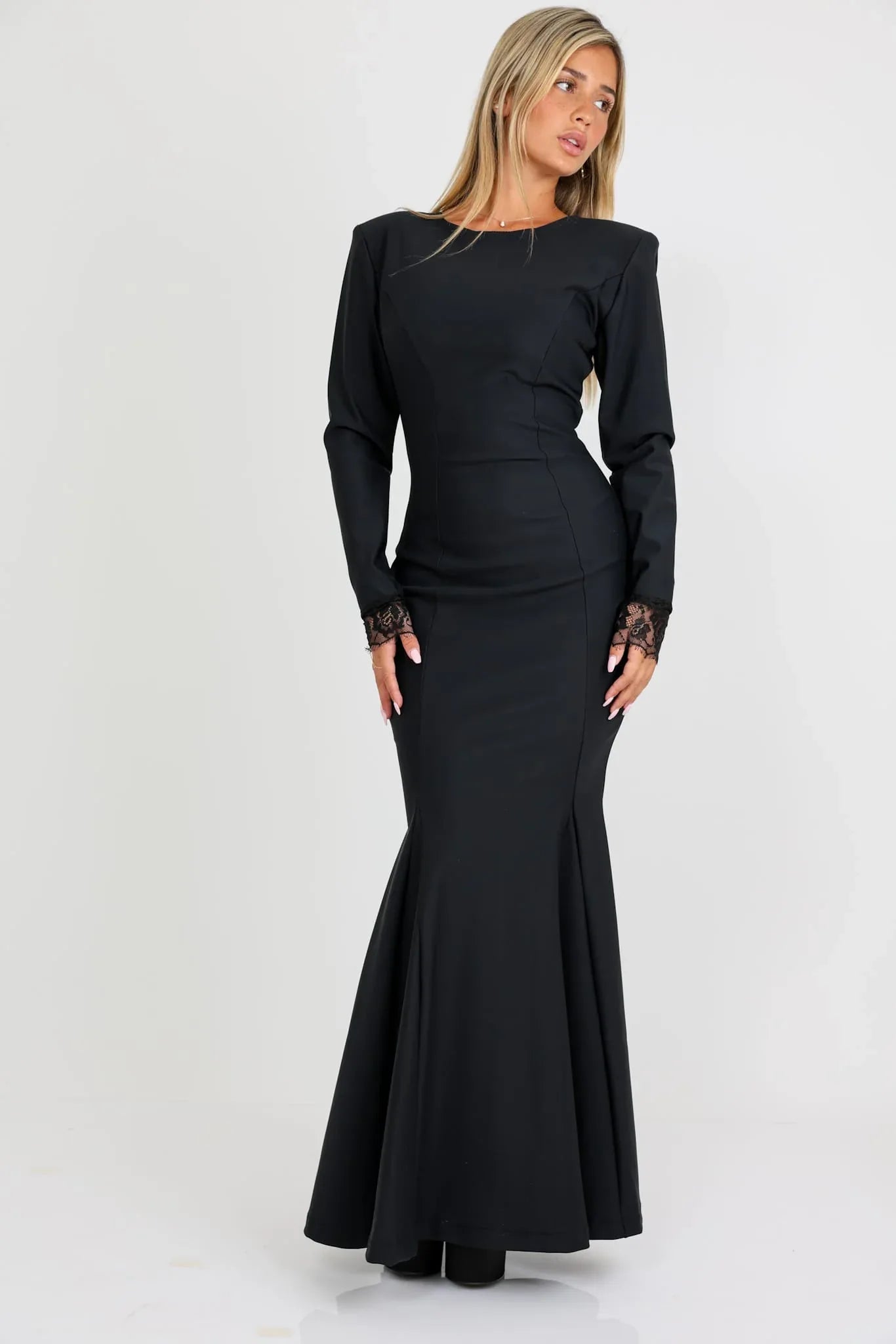 שמלת מקסי צנועה גזרת דג מבד מחטב - SLUXE