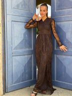 שמלת תחרה נשפכת עם צווארון וי  | SLUXE - חום