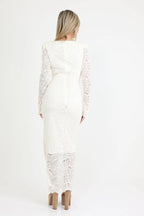 שמלת תחרה נמתחת