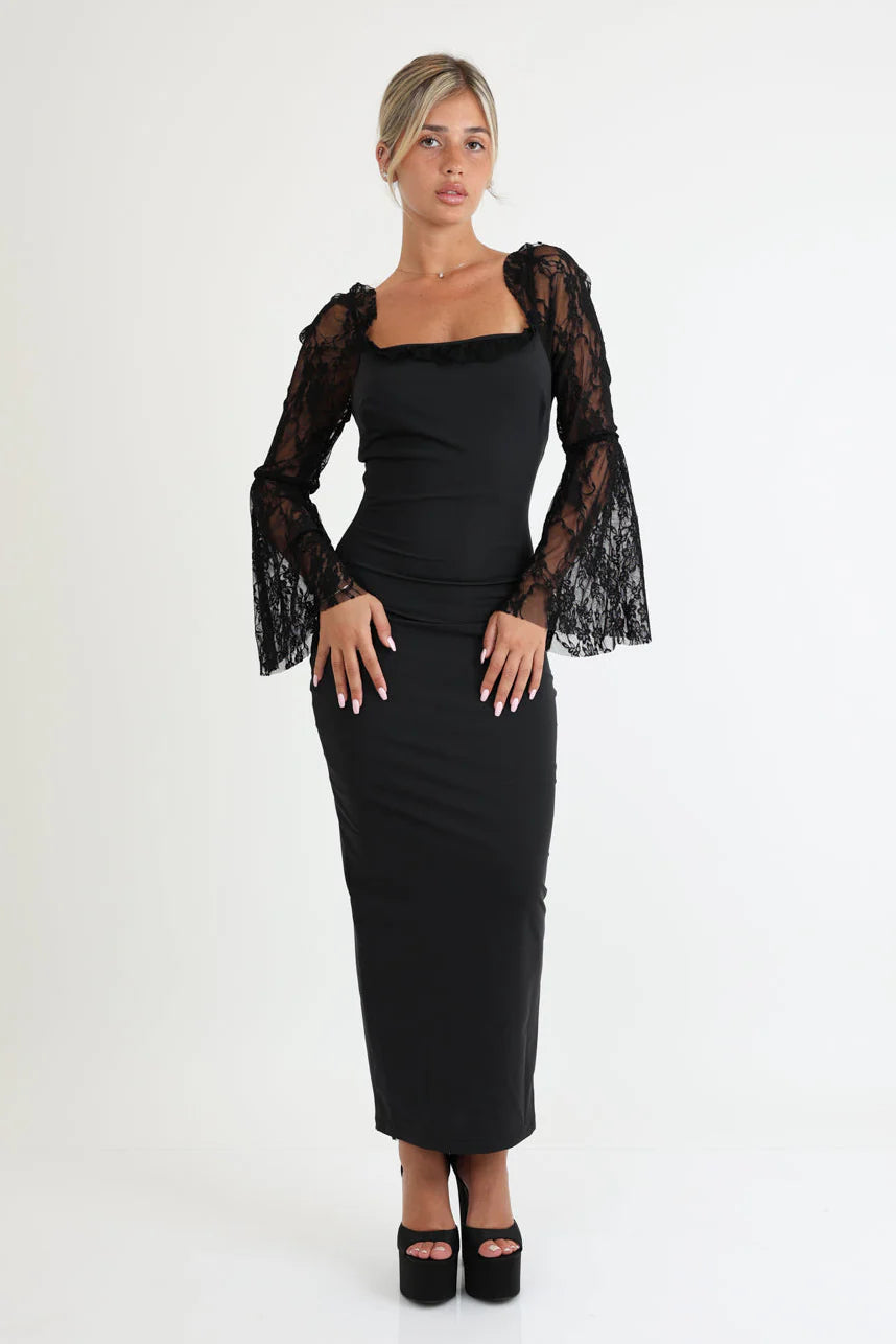 שמלה צמודה ומחטבת עם שרוולי תחרה רחבים