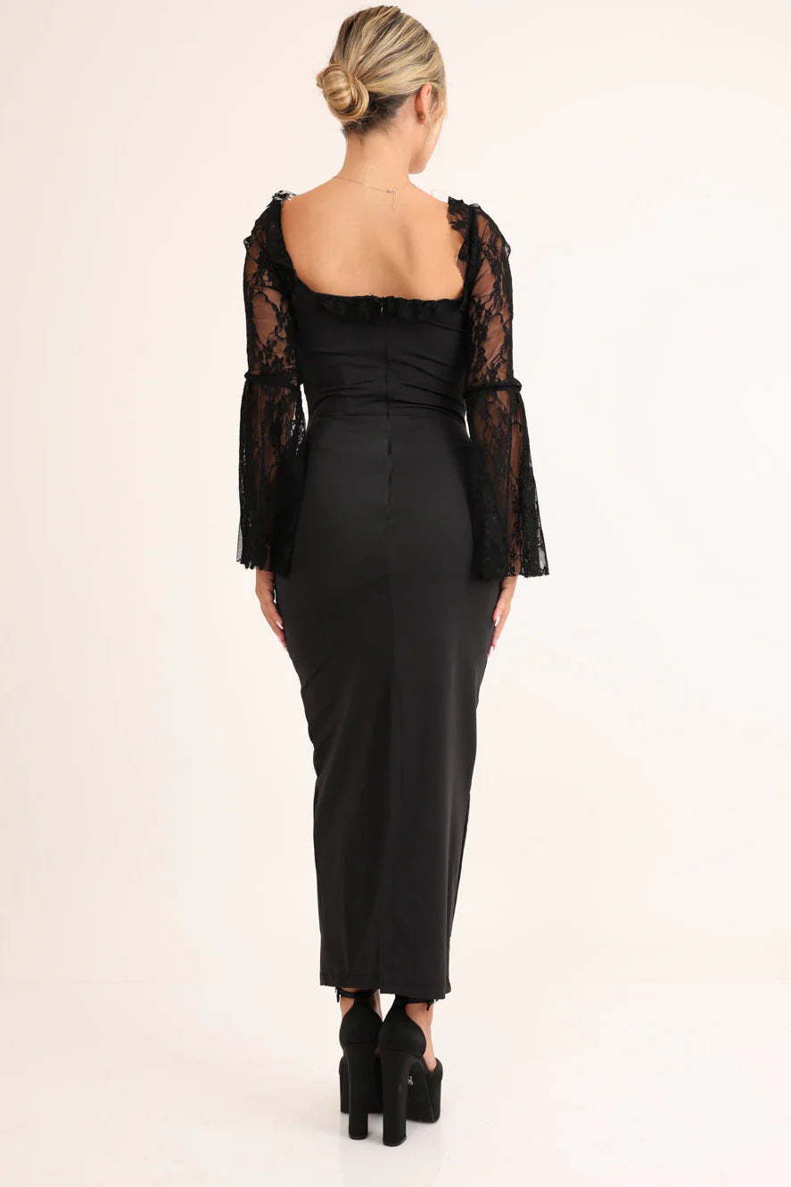 שמלה צמודה ומחטבת עם שרוולי תחרה רחבים