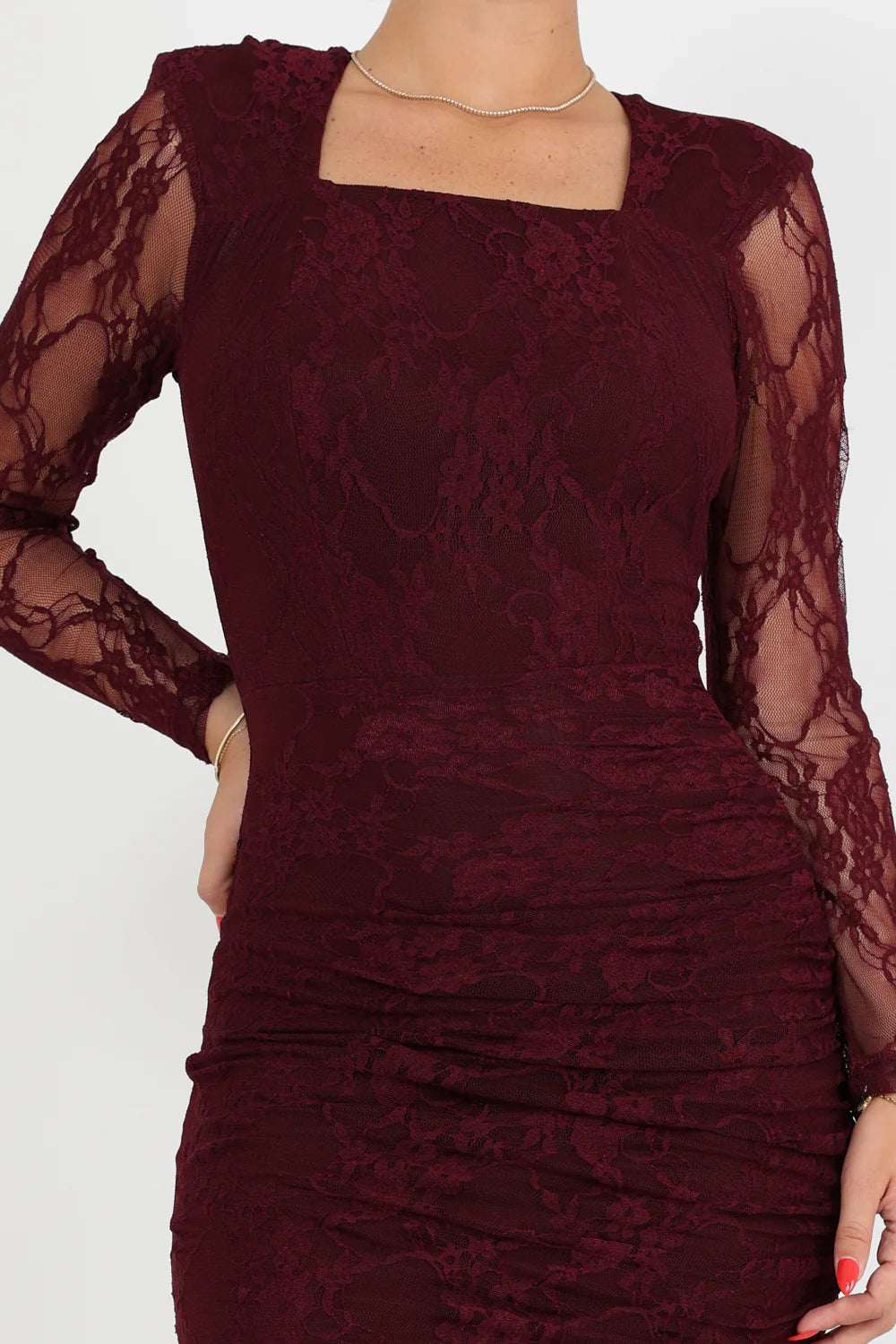 שמלת תחרה צמודה ישרה