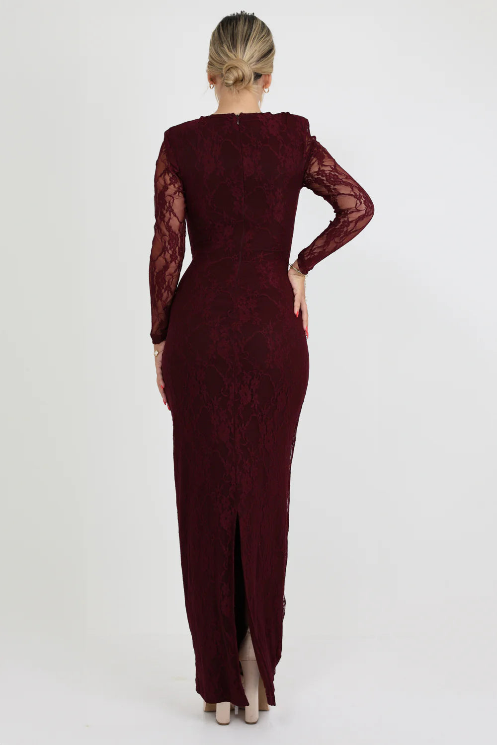 שמלת תחרה צמודה ישרה