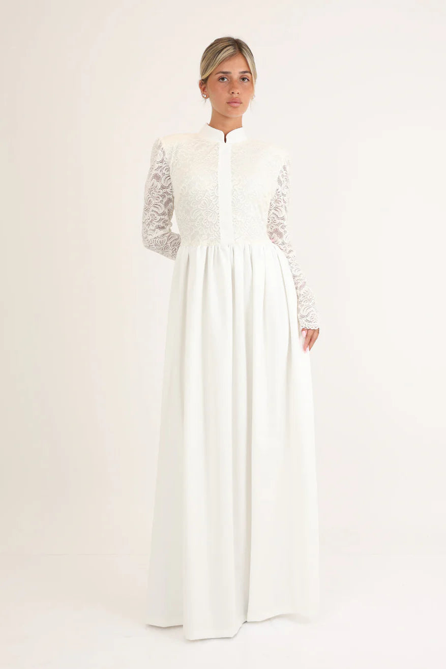 שמלת תחרה וחצאית צנועה