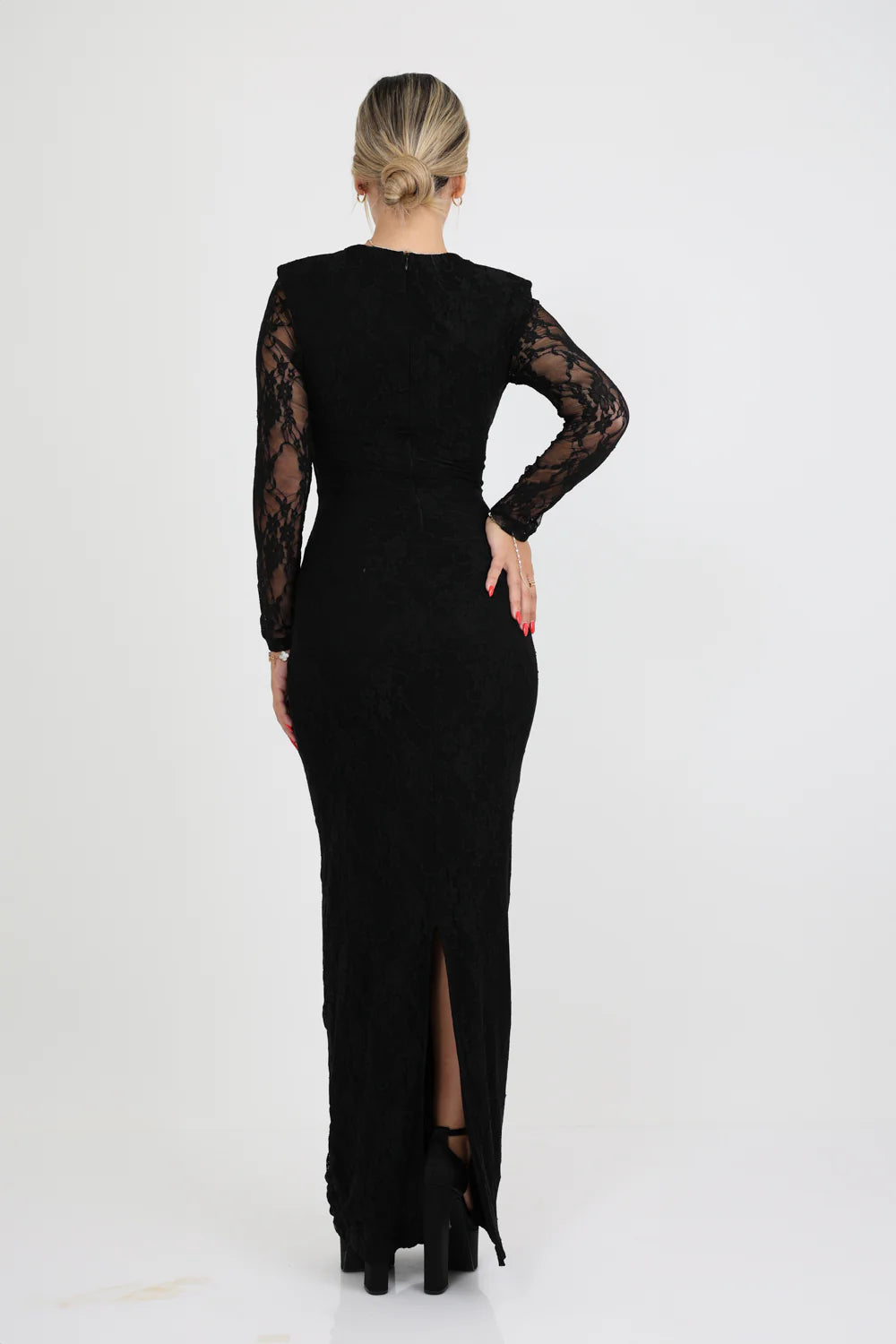 שמלת תחרה צמודה ישרה