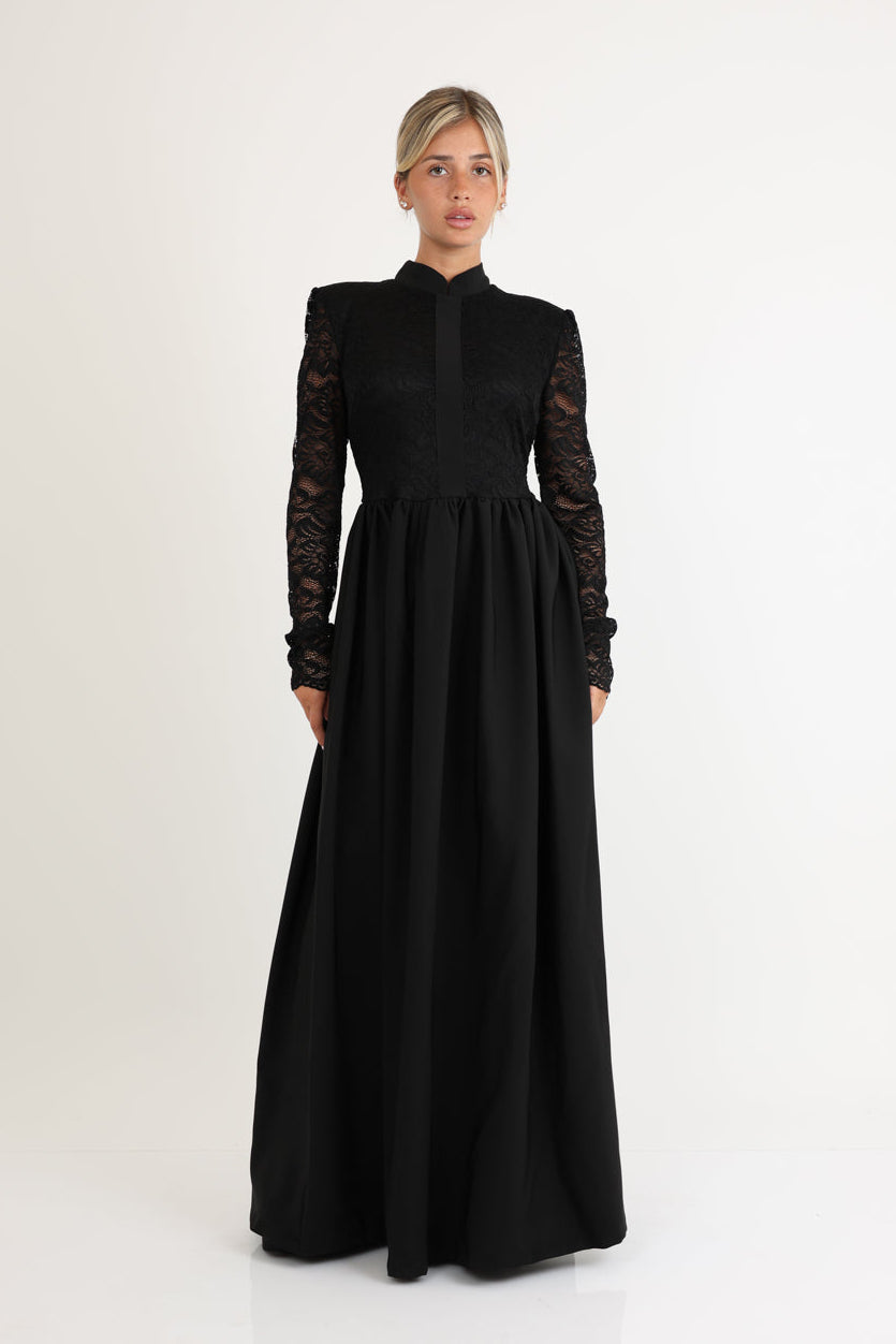 שמלת תחרה וחצאית צנועה