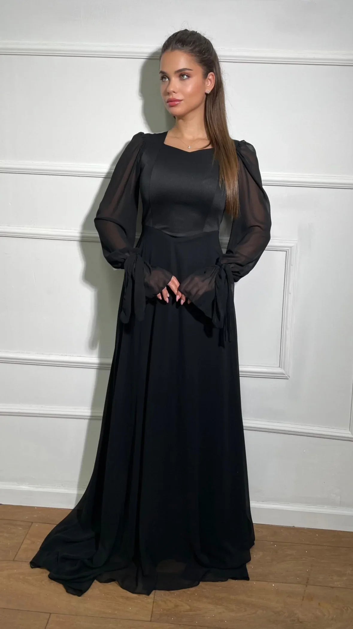 שמלת סטאן בשילוב שיפון - SLUXE - שחורה