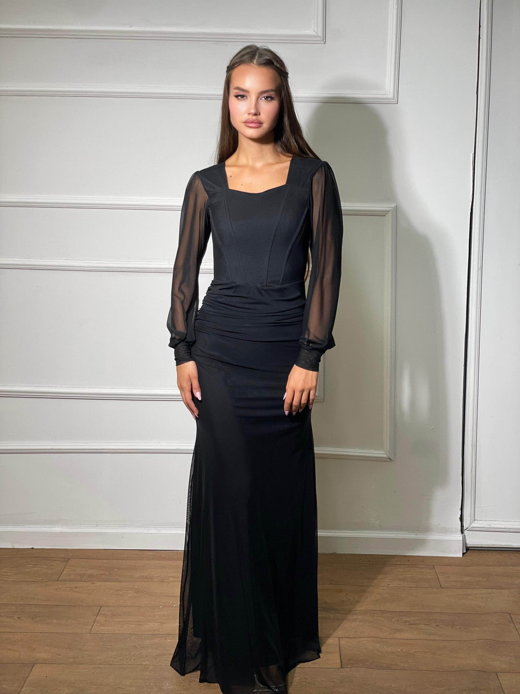 שמלת מחוך צנועה שחורה