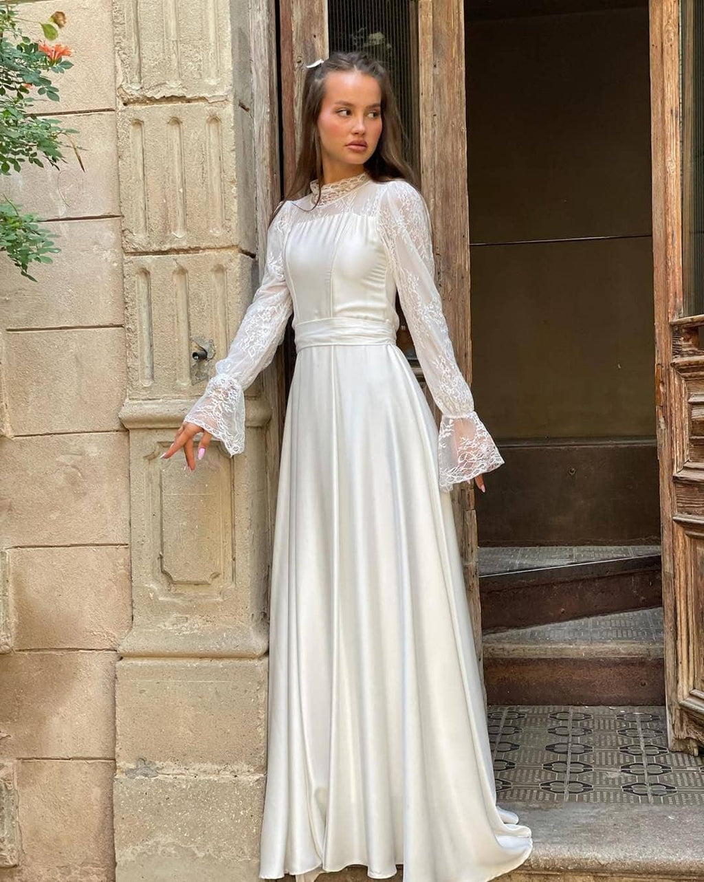 שמלה לבנה צנועה וינטג עם חצאית - SLUXE לבנה