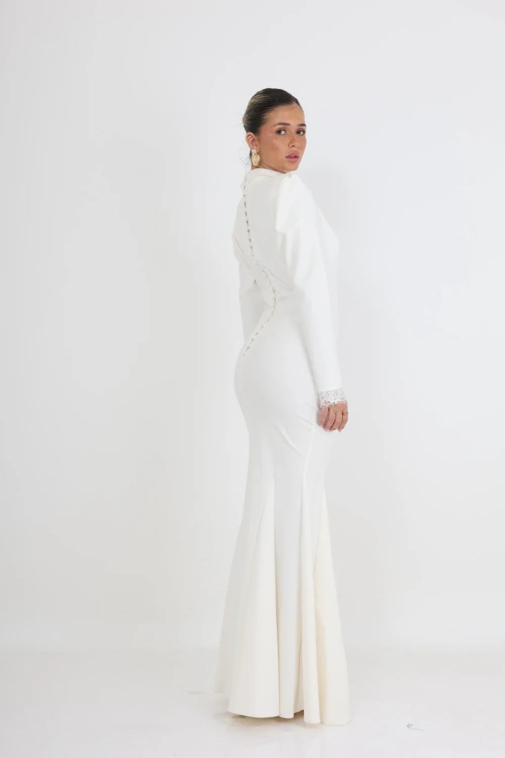 שמלת ערב צנועה מקסי בגזרה מחטבת לבנה