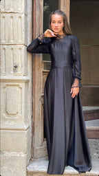 שמלה לבנה צנועה וינטג עם חצאית - SLUXE שחורה