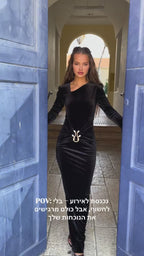 שמלת סטאן ואבזם צנועה