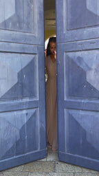 שמלת שיפון עם חגורת מותן