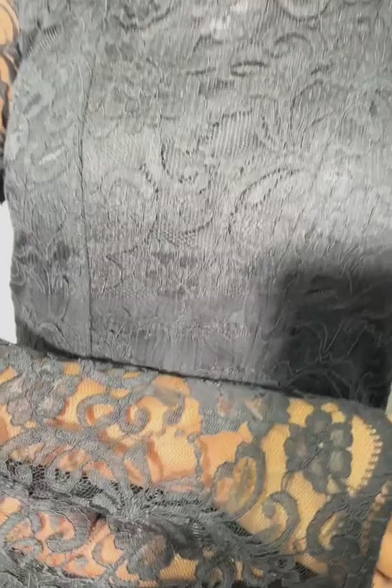 שמלת תחרה קרושה עם מחוך, חצאית רחבה וצווארון