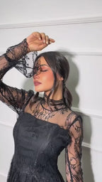 שמלה צנועה סטאן ותחרה נשפכת