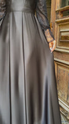 שמלה צנועה וינטג עם חצאית