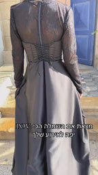 שמלת מחוך סטרלפס וחצאית מתרחבת