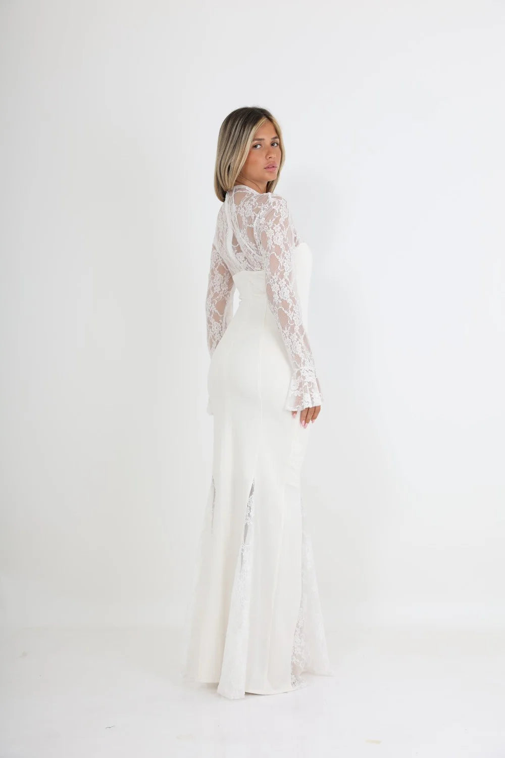 שמלת ערב צנועות מחטבת ותחרה | SLUXE - לבן